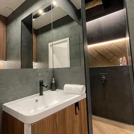 Hill Valley Apartment