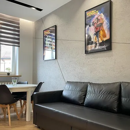 Hill Valley Apartment *