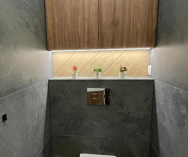 Hill Valley Apartment *