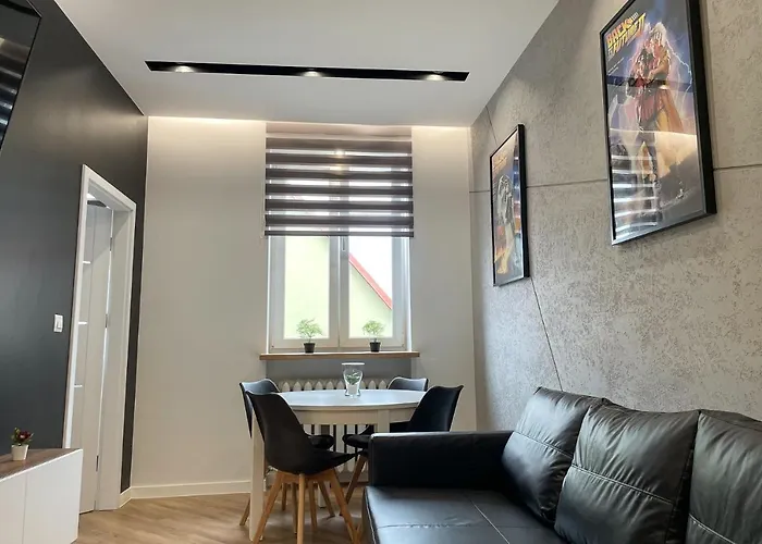 Hill Valley Apartment *