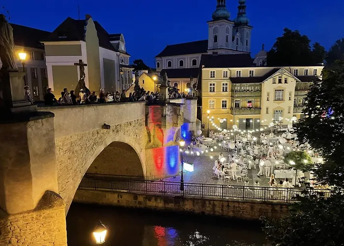 Hill Valley Apartment *